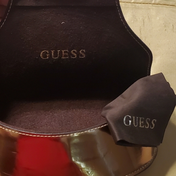 AUTHENTIC GUESS SUNGLASSES MAGNETIC FLIP CASE Metallic Bronze color with cloth. - Picture 3 of 3